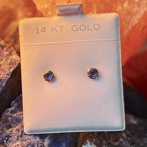 NWT Vintage Blue Topaz Stud Earrings in 14kt Yellow Gold